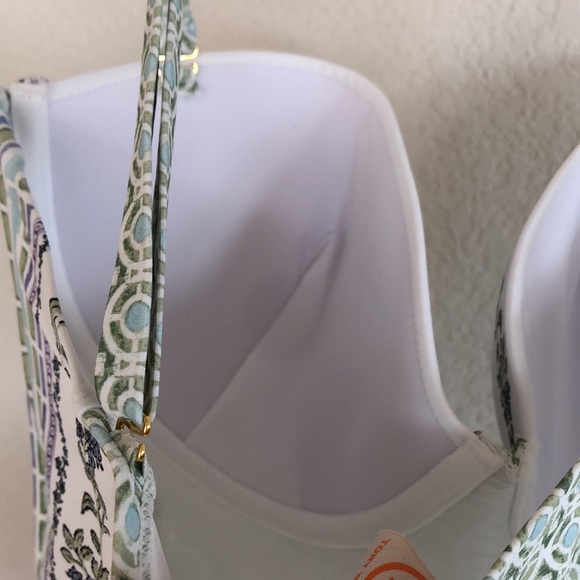 TORY BURCH
Lipsi printed underwired swimsuit - Picture 12 of 13